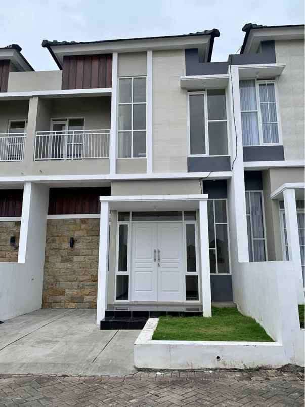 rumah 2 lantai lokasi dekat kampus unikama malang