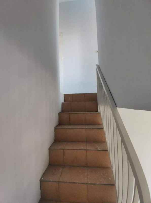 rumah 2 lantai lokasi dekat kampus unikama malang