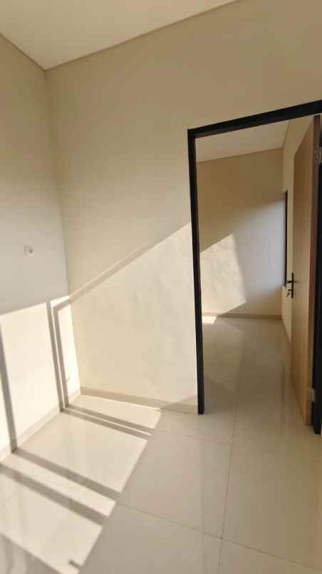 rumah 2 lantai lokasi di kota malang