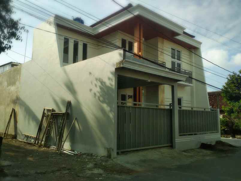 Rumah 2 Lantai Pinggir Jalan Di Purwomartani Sleman