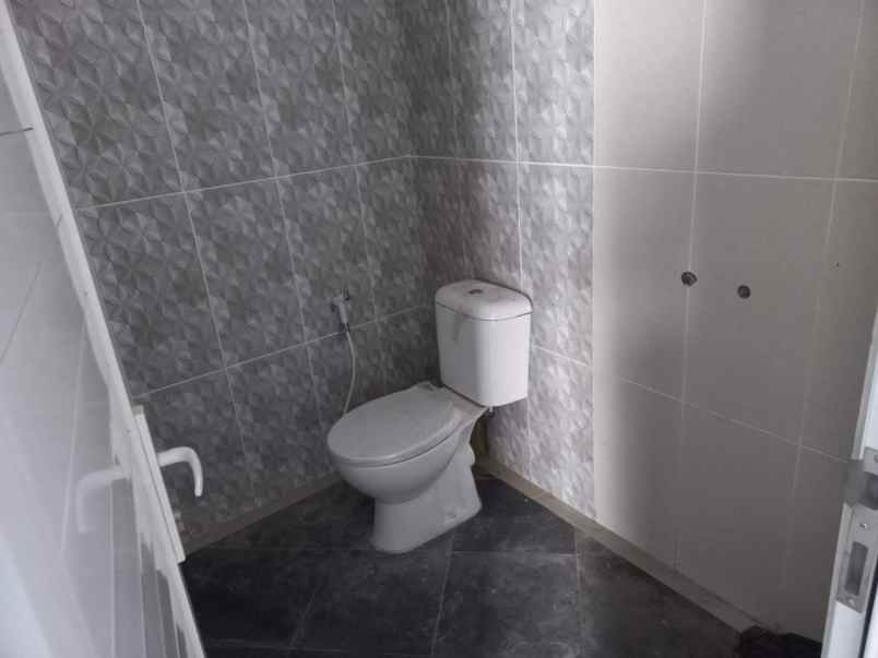 rumah 2 lantai siap huni