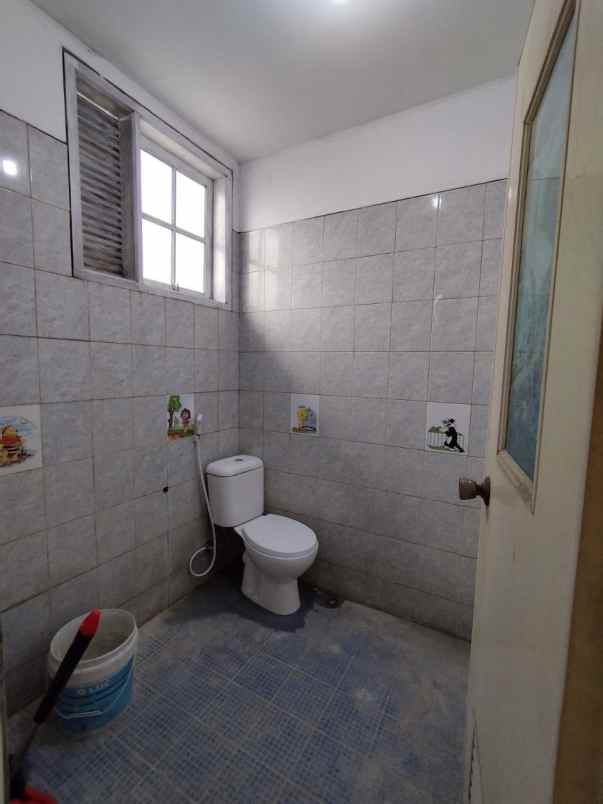 rumah 2 lantai siap huni lt 130m