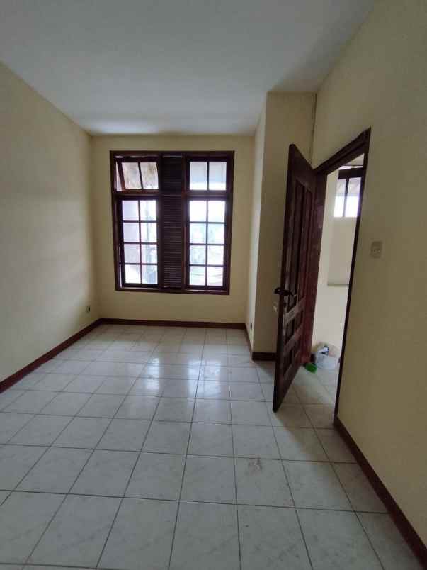 rumah 2 lantai siap huni lt 130m