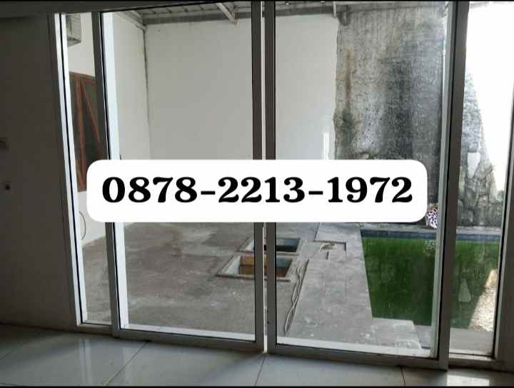 rumah ada kolam renang dekat ke sor arcamanik