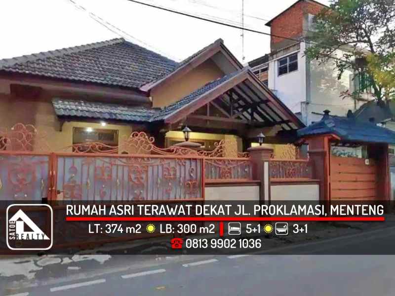 rumah asri terawat di area jl proklamasi menteng