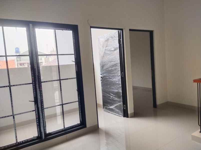 rumah baru 2 lantai dikayuringin bekasi barat2200