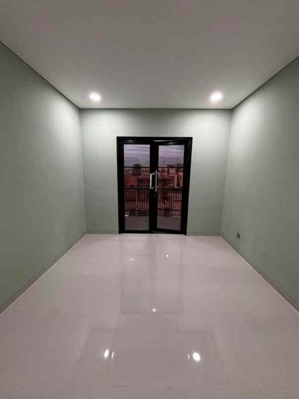 rumah baru dalam townhouse di duren sawit jaktim