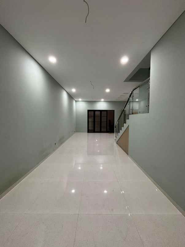 rumah baru dalam townhouse di duren sawit jaktim