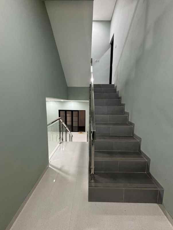 rumah baru dalam townhouse di duren sawit jaktim