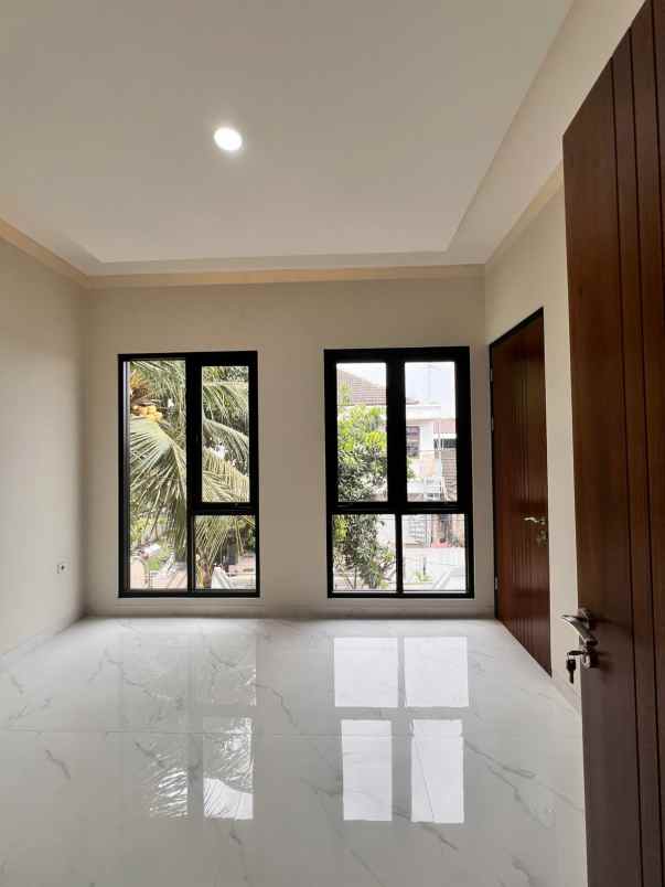 rumah baru siap huni di villa melati mas serpong