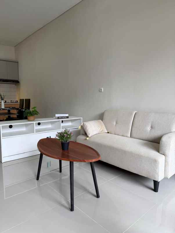 rumah baru siap huni lokasi strategis di nusaloka bsd