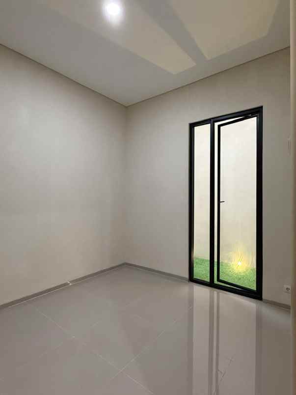 rumah baru siap huni lokasi strategis di nusaloka bsd