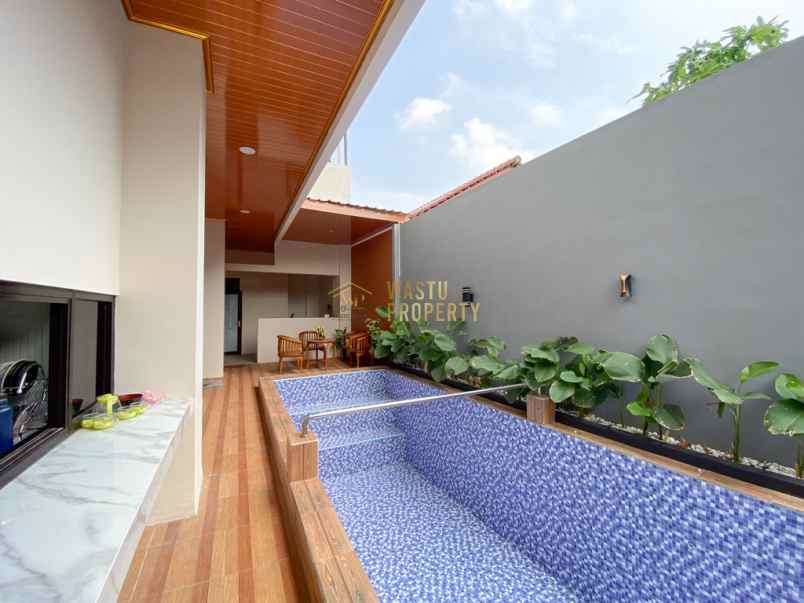 rumah besar siap huni dekat ring road utara