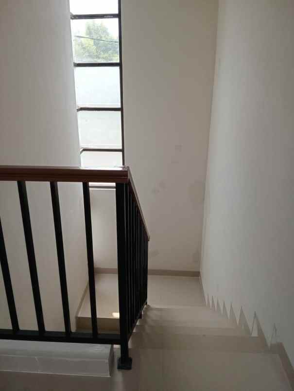 rumah dekat akses toll dan di kemang pratama 2 bekasi