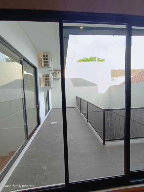 rumah design modern siap huni di joglo jakarta barat