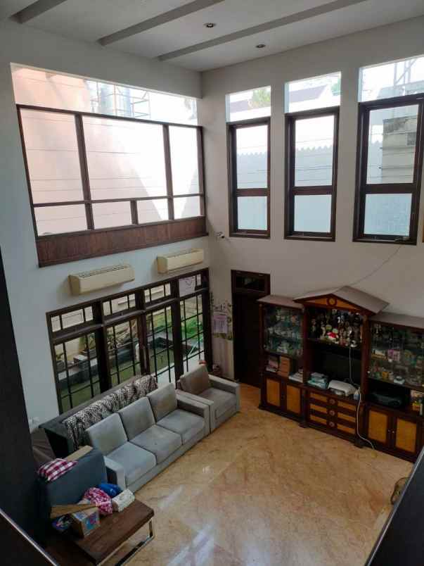 rumah dharmahusada indah strategis hadap barat