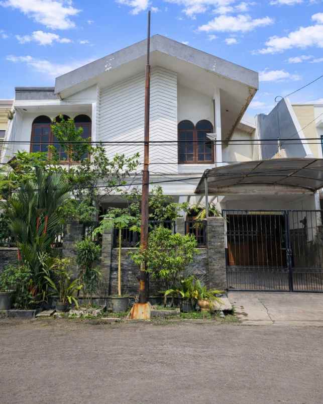 rumah dharmahusada indah strategis siap huni marmer