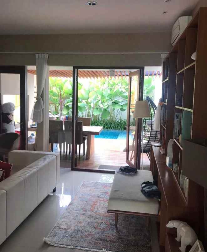 rumah full furnished mewah di clover hills residence