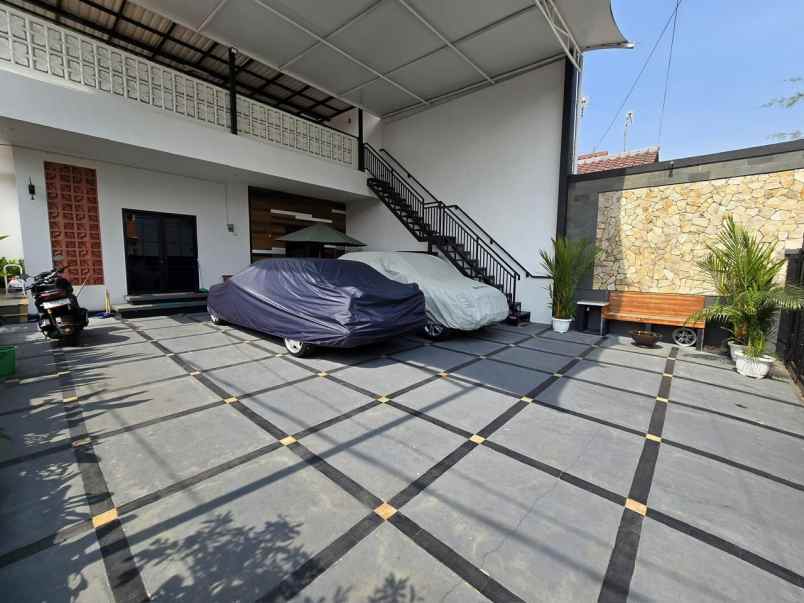 rumah hook pinggir jalan duren sawit cocok usaha 3 5m