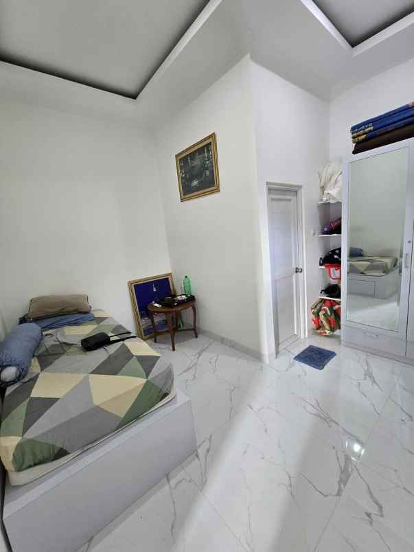 rumah hook pinggir jalan duren sawit cocok usaha 3 5m