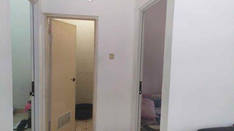 rumah jalan raya cadas tangerang