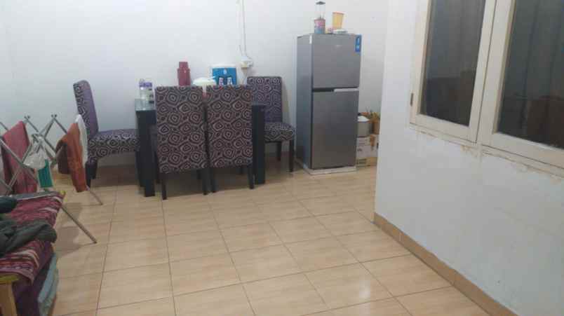 rumah jalan raya cadas tangerang