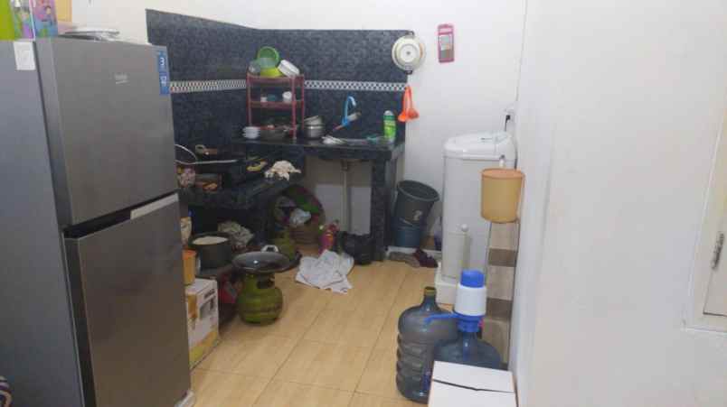 rumah jalan raya cadas tangerang