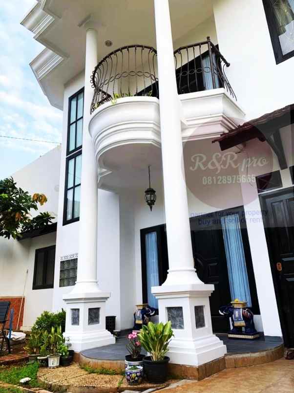 rumah jalan raya ratna jatibening