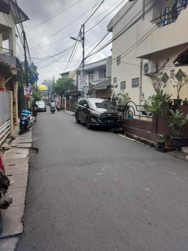 rumah kos kosan 13 kamar di cawang jaktim dekat uki