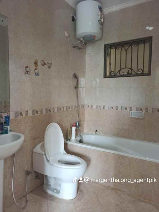 rumah layar mediterania kano pik hadap utara