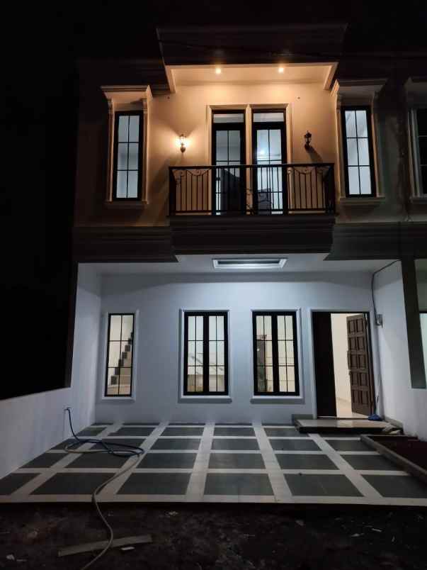 rumah luxury 2 lantai siap huni