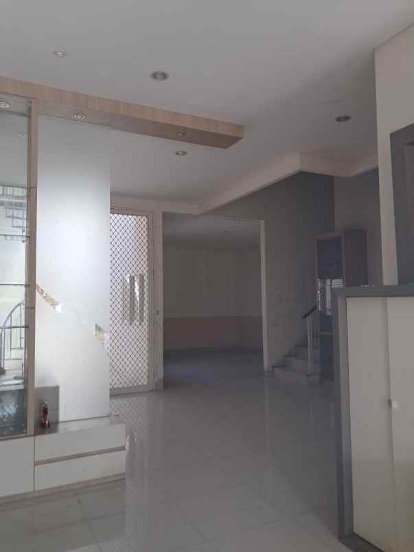 rumah malibu strategis dekat club house