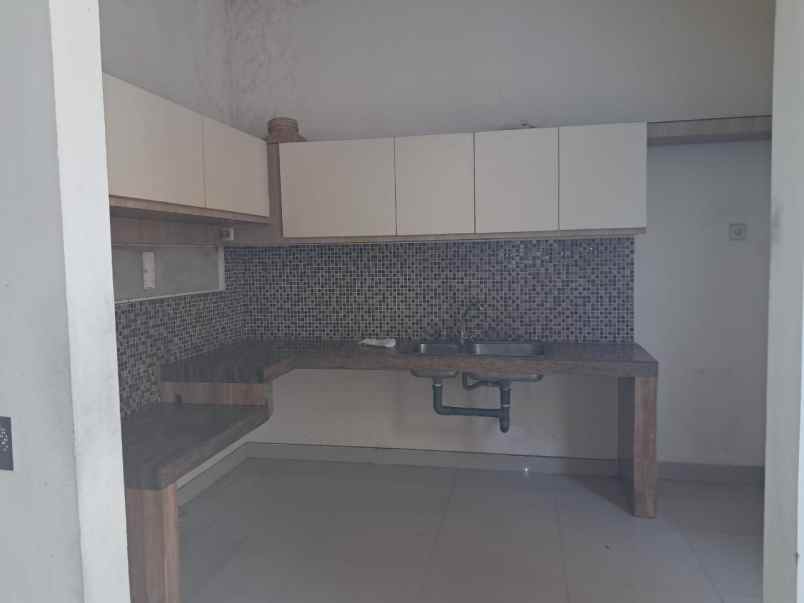 rumah malibu strategis dekat club house