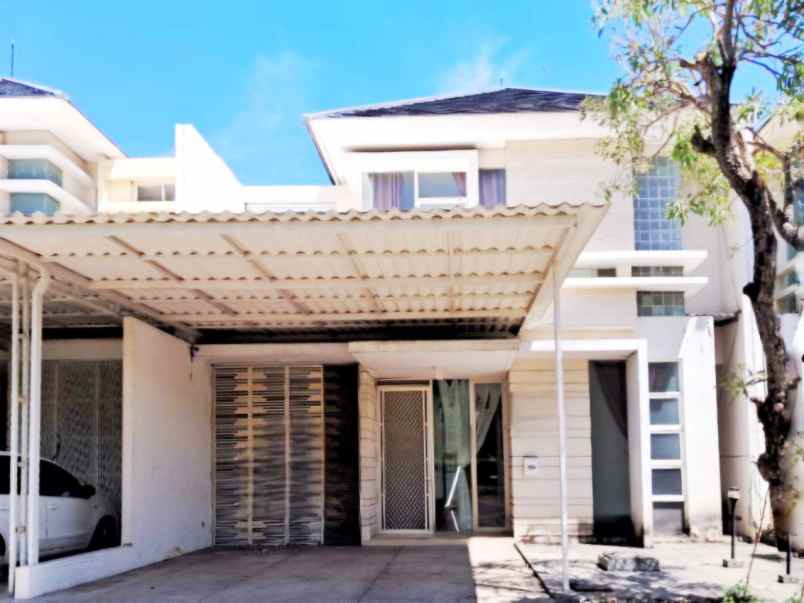 rumah malibu strategis dekat club house