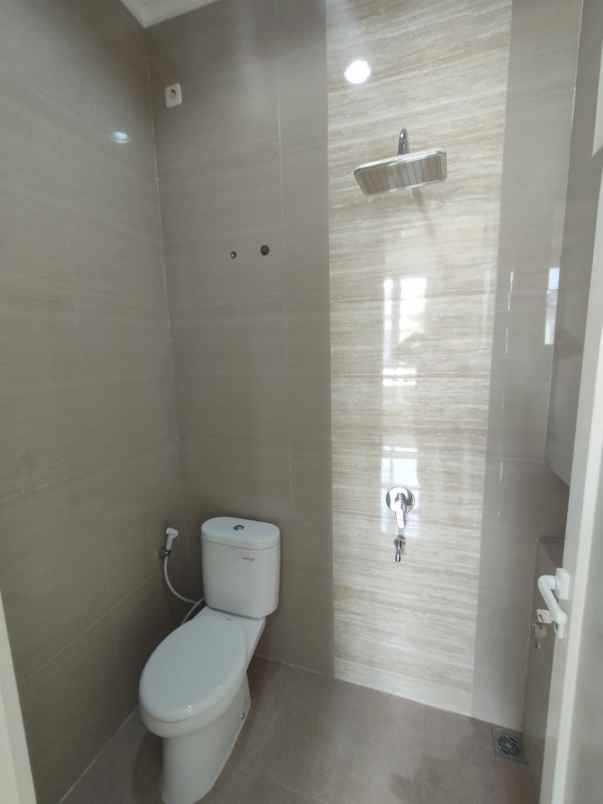 rumah manyar surabaya row 3 mobil 2 lantai