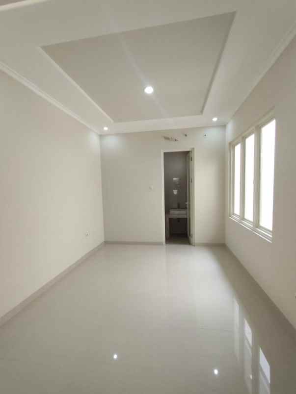 rumah manyar surabaya row 3 mobil 2 lantai