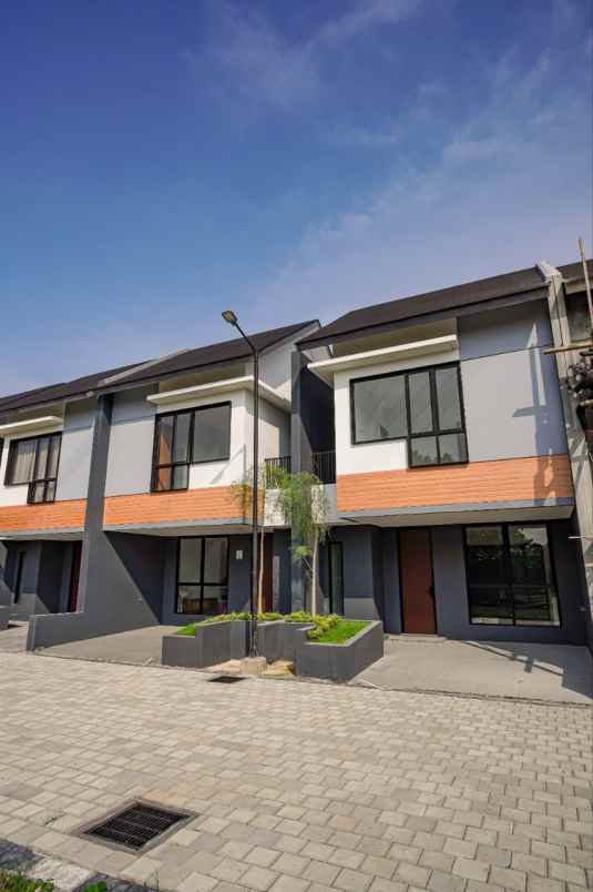 rumah mewah 2 lantai di sawangan depok