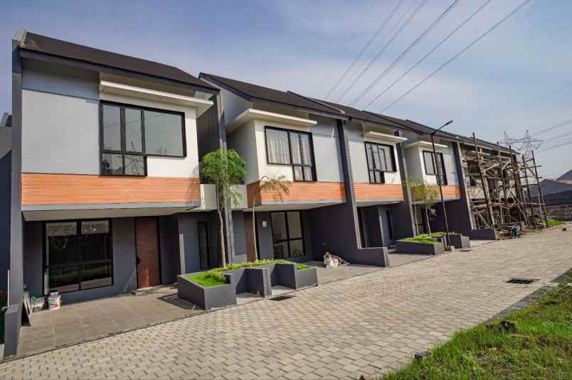 rumah mewah 2 lantai di sawangan depok