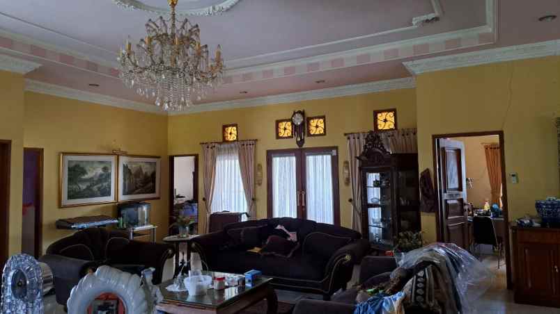 rumah mewah 2 lantai siap huni