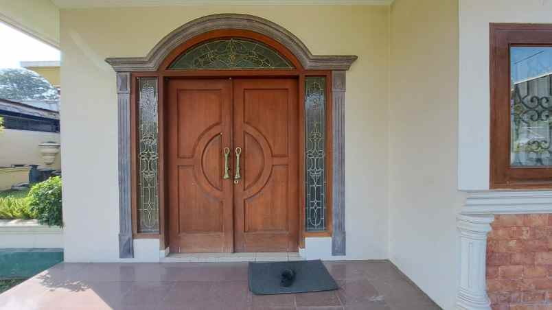 rumah mewah 2 lantai siap huni