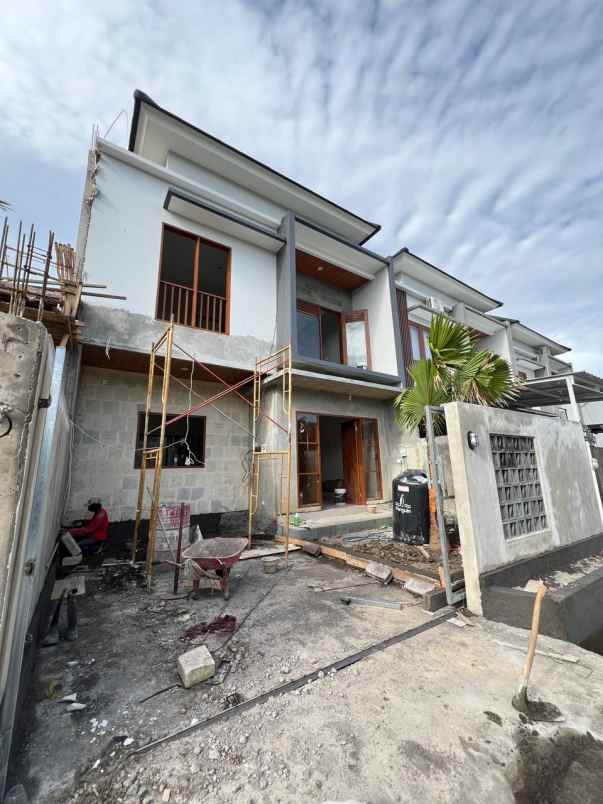 rumah mewah 2 lantai siap huni