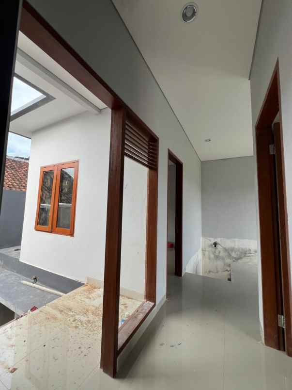rumah mewah 2 lantai siap huni