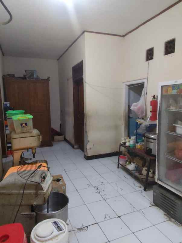 rumah mewah baru kebon baru 3kt 4km halaman luas shm