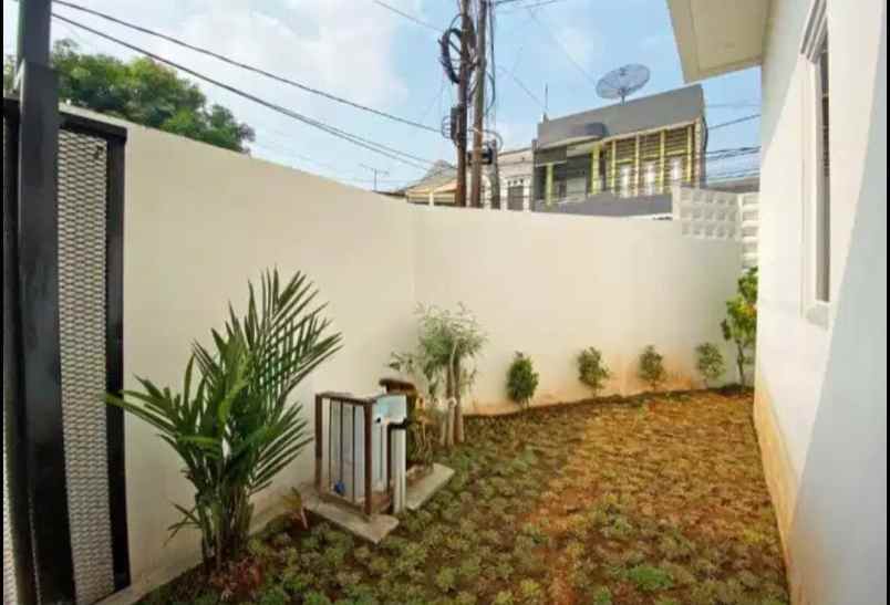 rumah mewah baru kebon baru 3kt 4km halaman luas shm