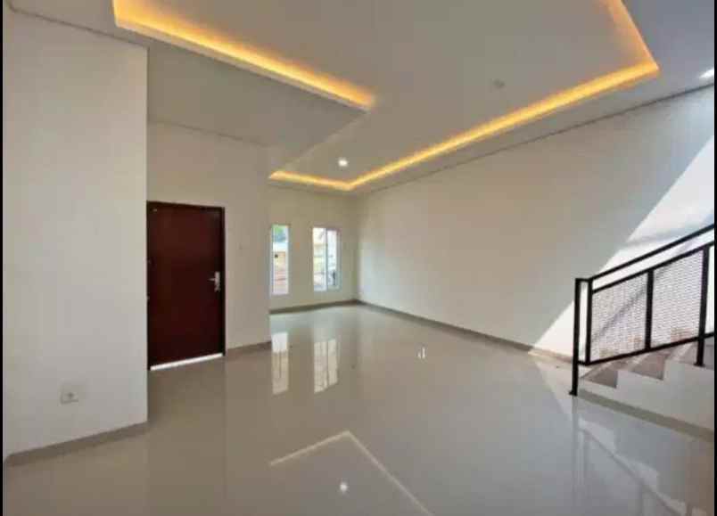 rumah mewah baru kebon baru 3kt 4km halaman luas shm