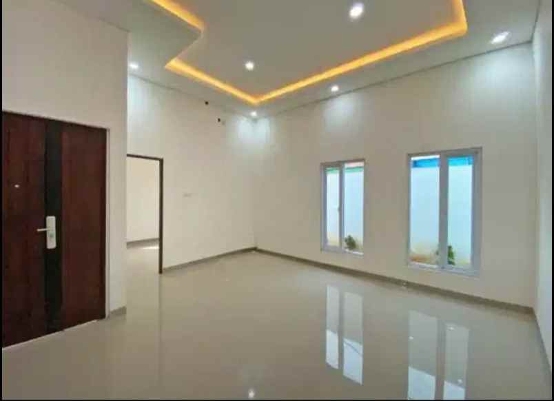 rumah mewah baru kebon baru 3kt 4km halaman luas shm