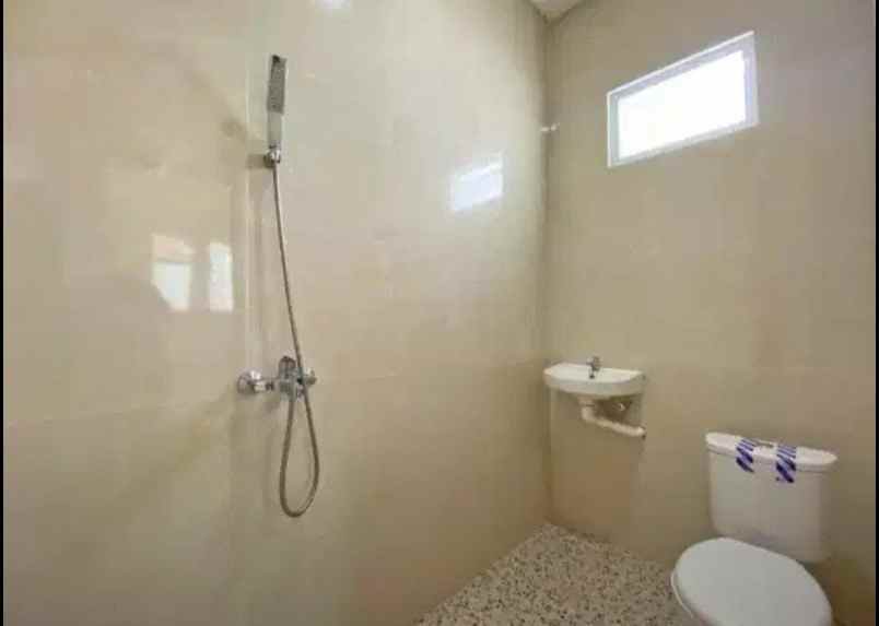 rumah mewah baru kebon baru 3kt 4km halaman luas shm