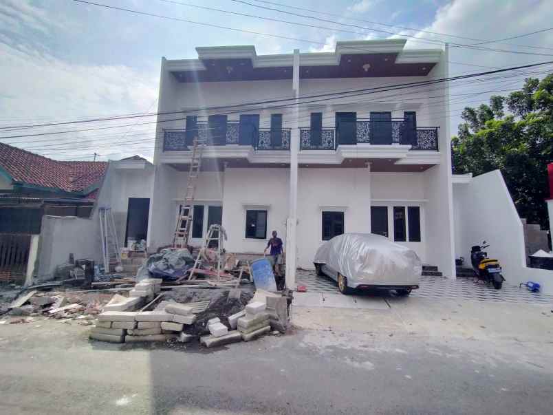 rumah mewah dua lantai di lamper tengah semarang