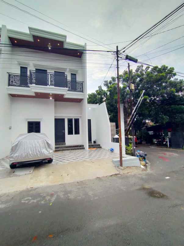 rumah mewah dua lantai di lamper tengah semarang