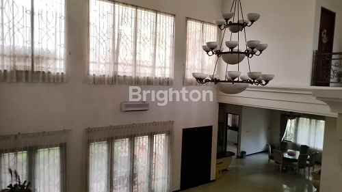 rumah mewah hook dian istana furnished 2 lantai